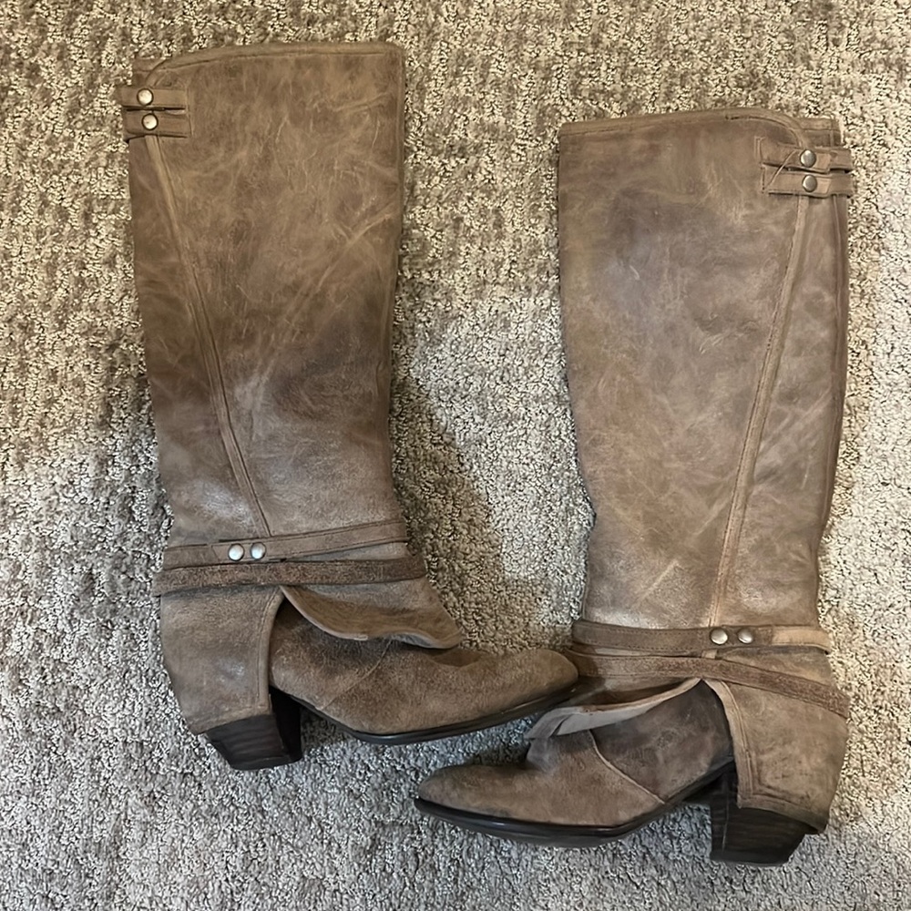 Fergilicious heeled boots size 6.5